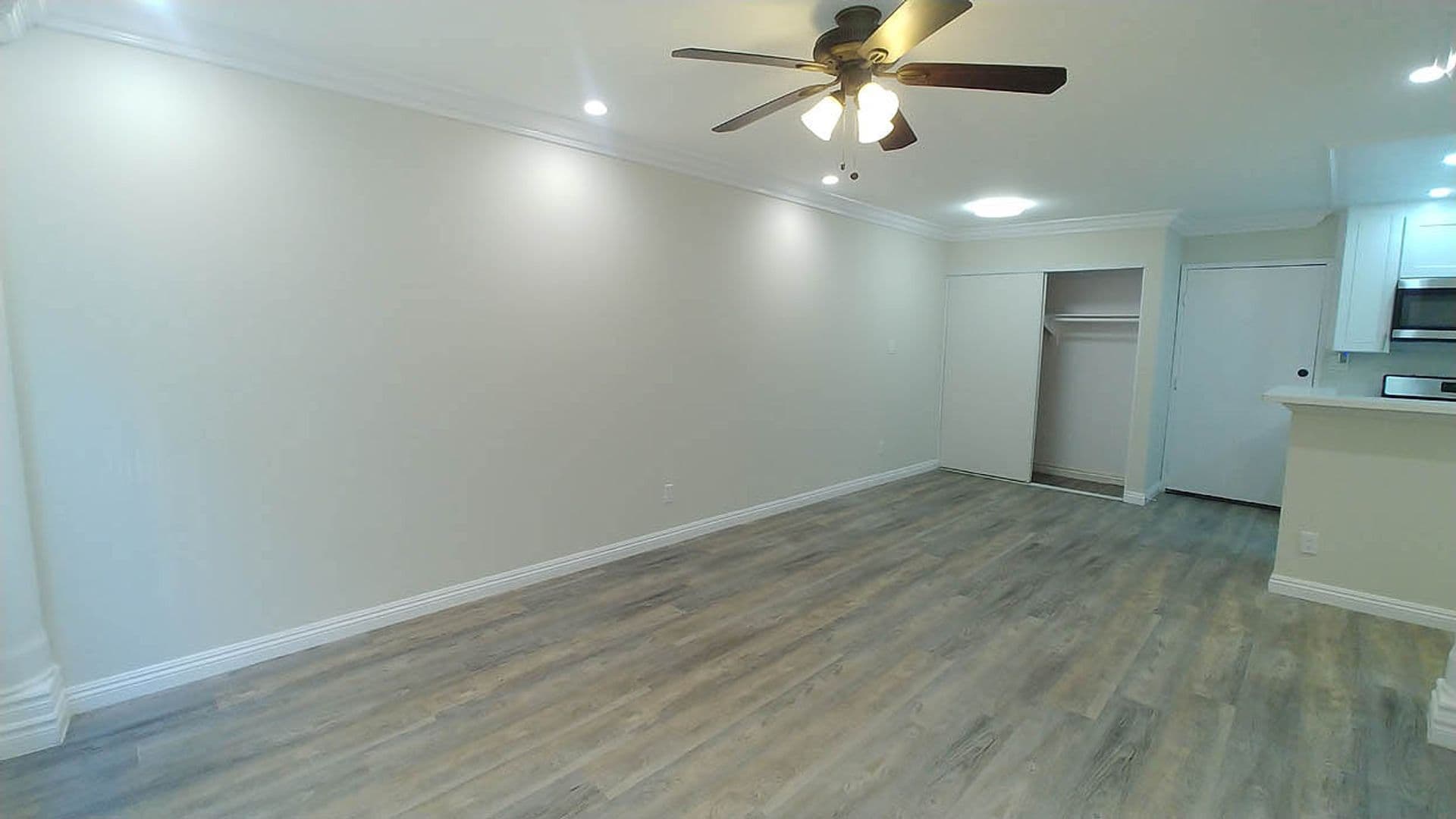 Hollywood Hills Apartment: 2020 N. Beachwood Dr.