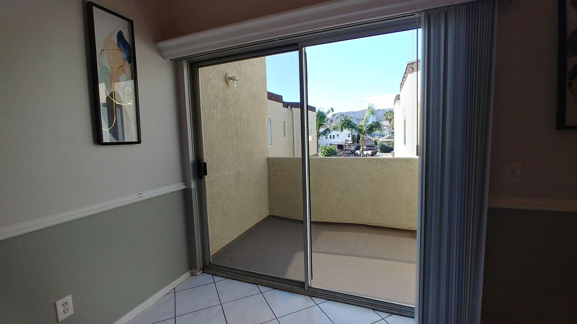 Hollywood Apartment: 6010 Romaine St.