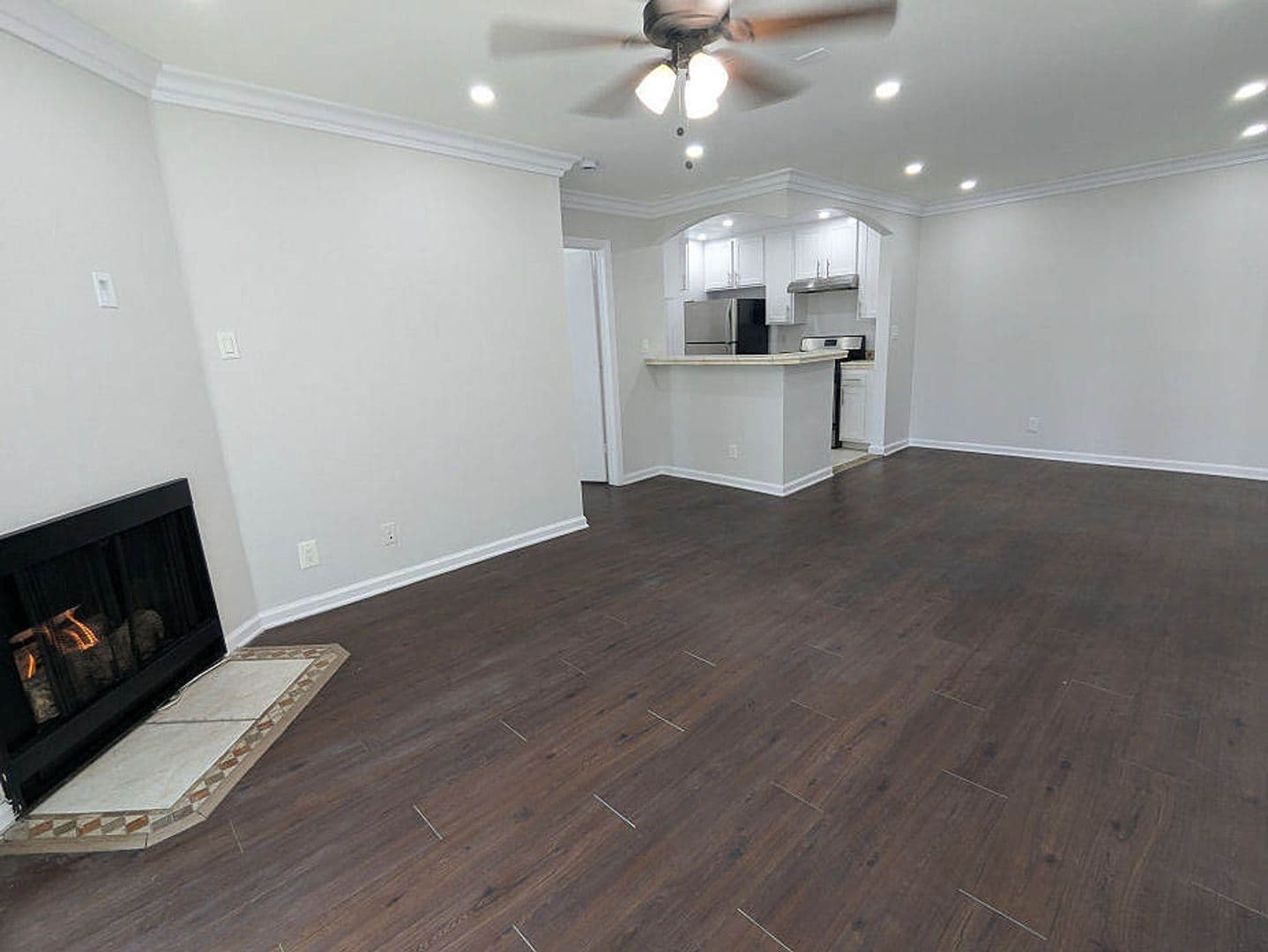 Toluca Lake Apartment: 10741 Camarillo St.