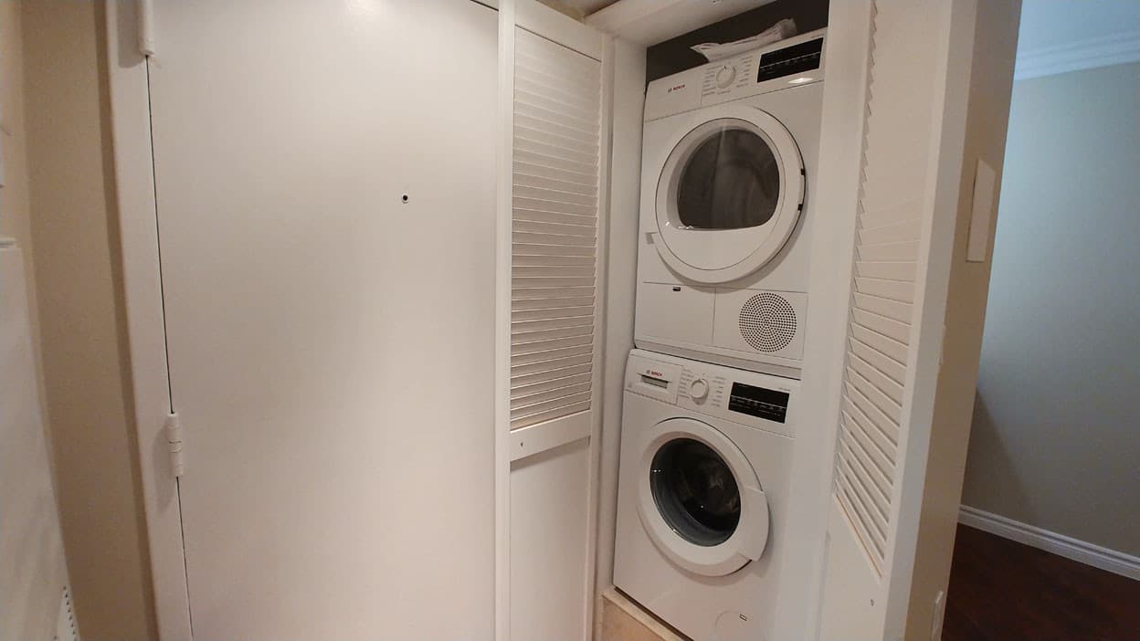 Toluca Lake Apartment: 10741 Camarillo St.