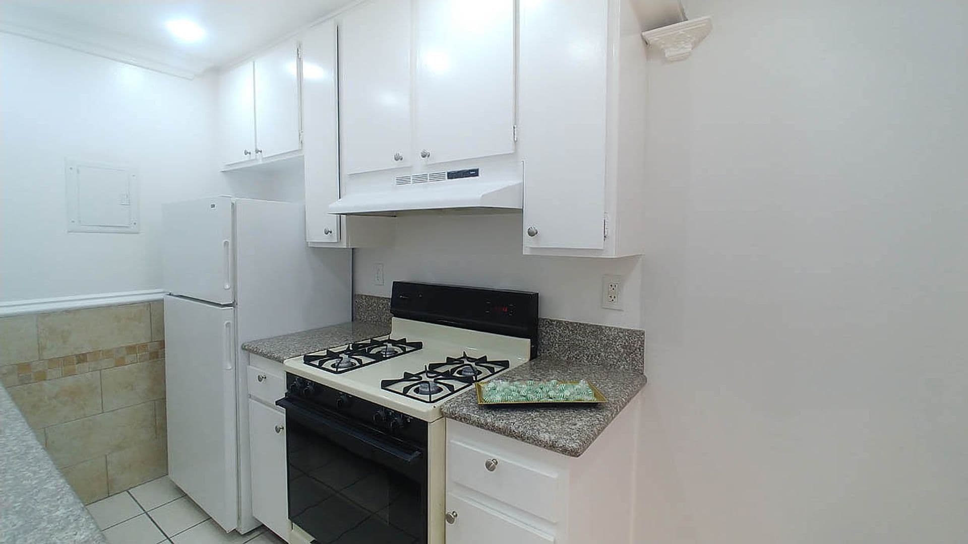 North Hollywood Apartment: 11737 Vanowen St.