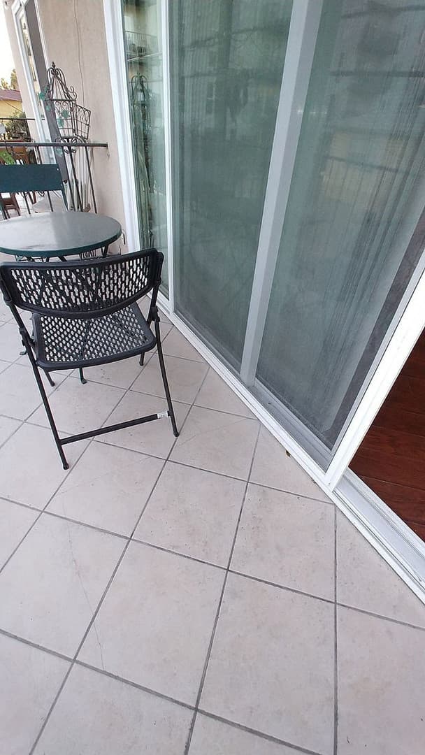 Hollywood Apartment: 1730 N. Gramercy Pl.