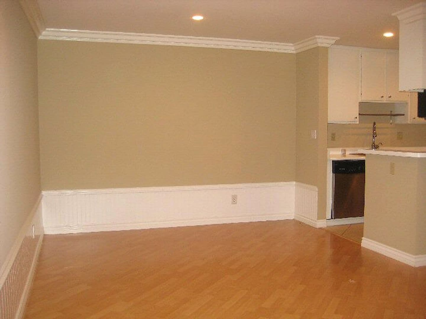 North Hills Apartment: 8950 Memory Park Ave.