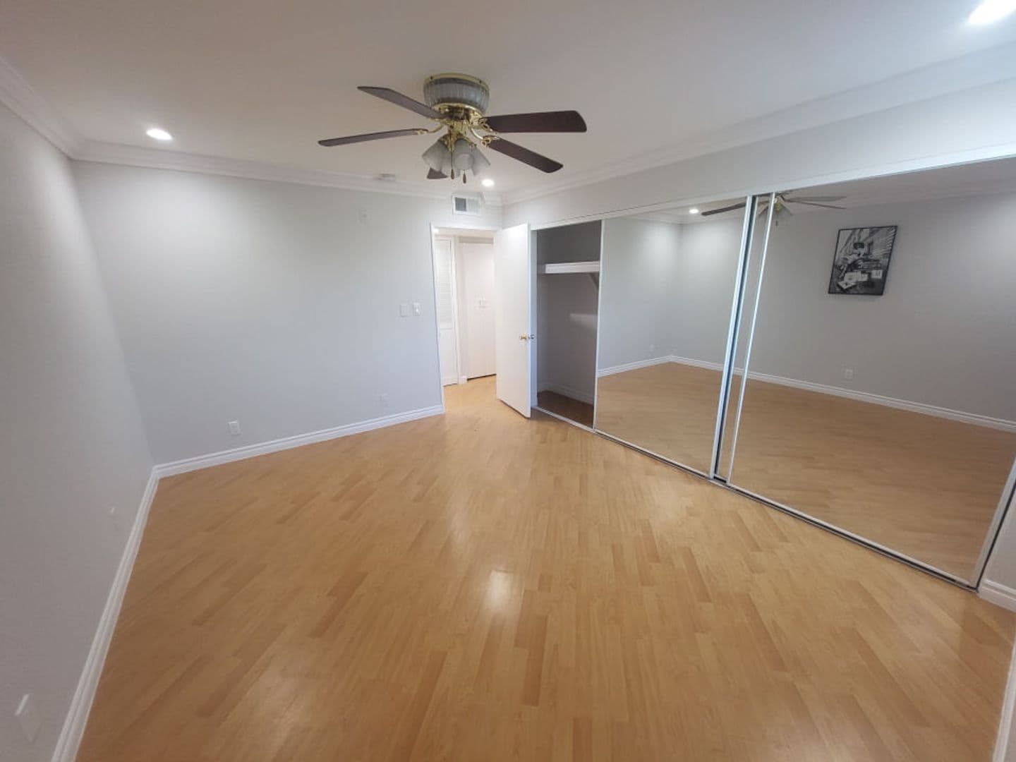 Hollywood Apartment: 940 N. Ardmore Ave.