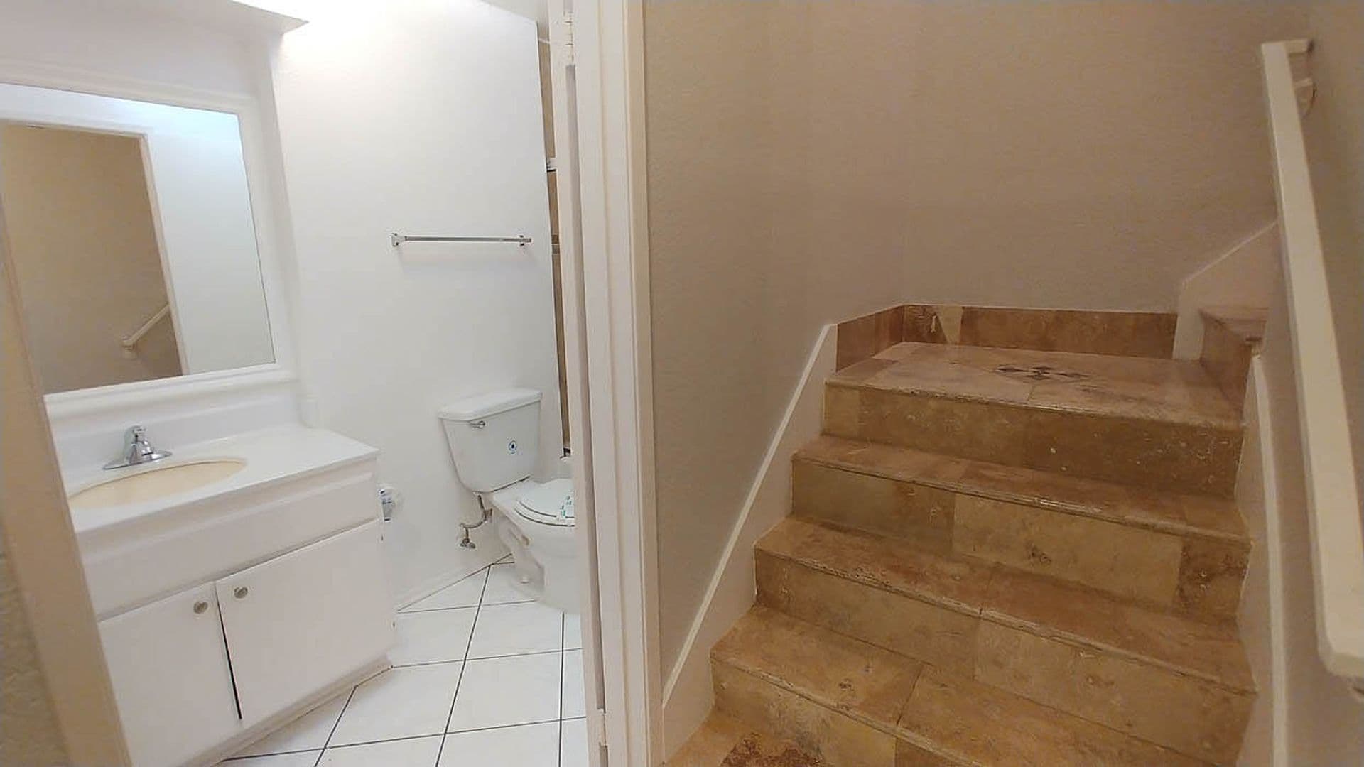 Hollywood Hills Apartment: 2069 N. Argyle Ave.