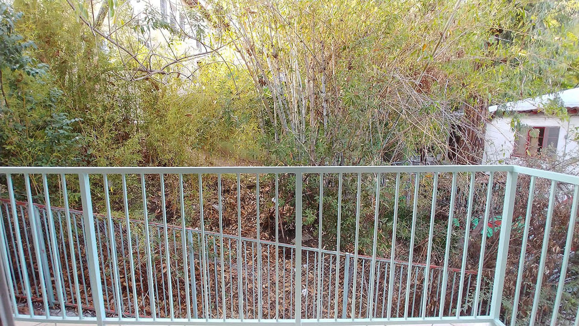Hollywood Hills Apartment: 2069 N. Argyle Ave.