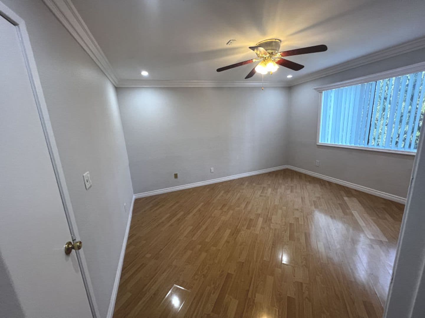 Van Nuys Apartment: 13805 Sherman Way