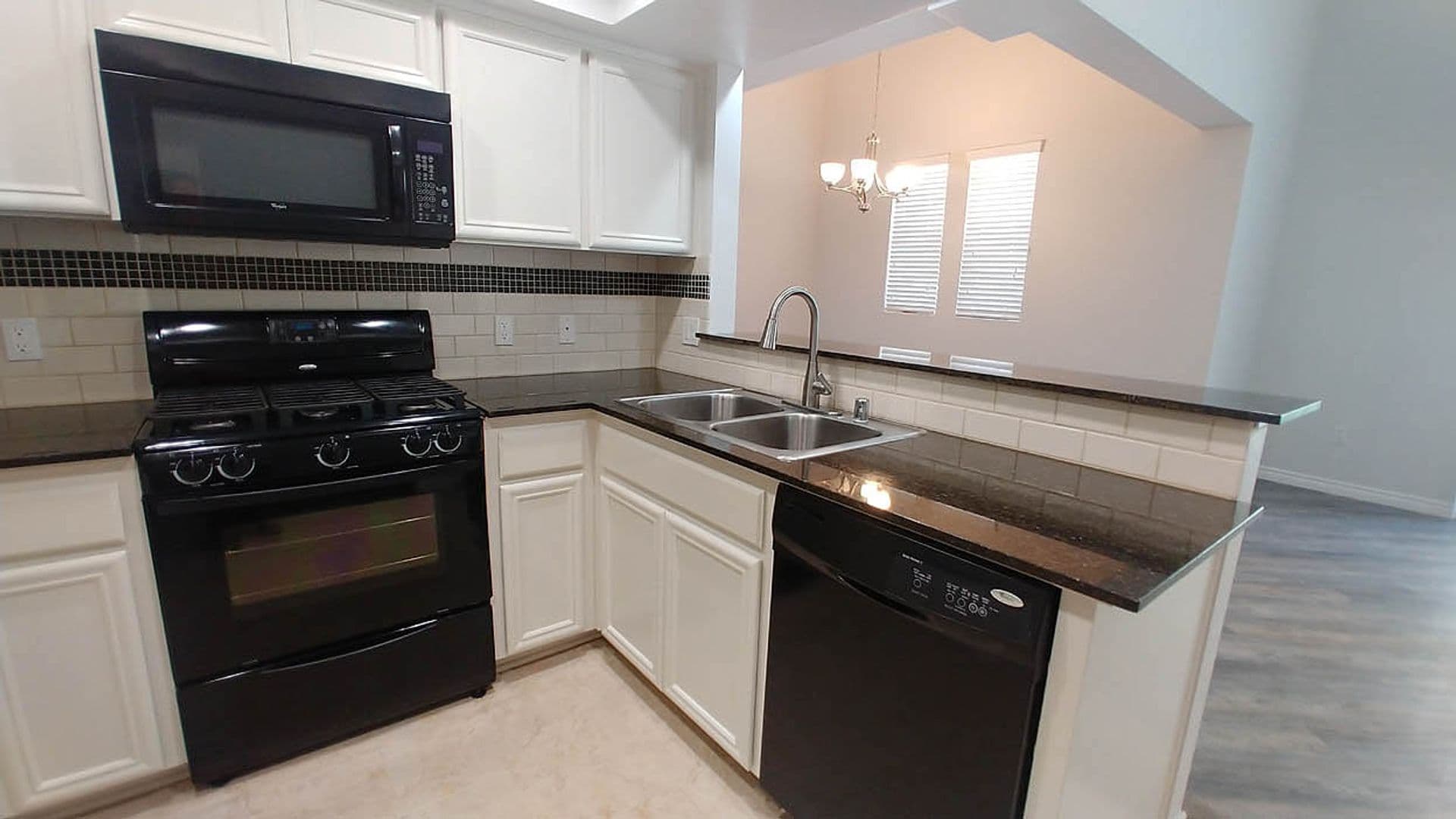 Granada Hills Apartment: 11541 Blucher Ave