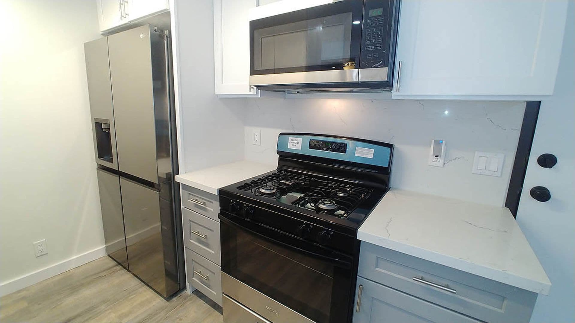 Hollywood Hills Apartment: 2020 N. Beachwood Dr.