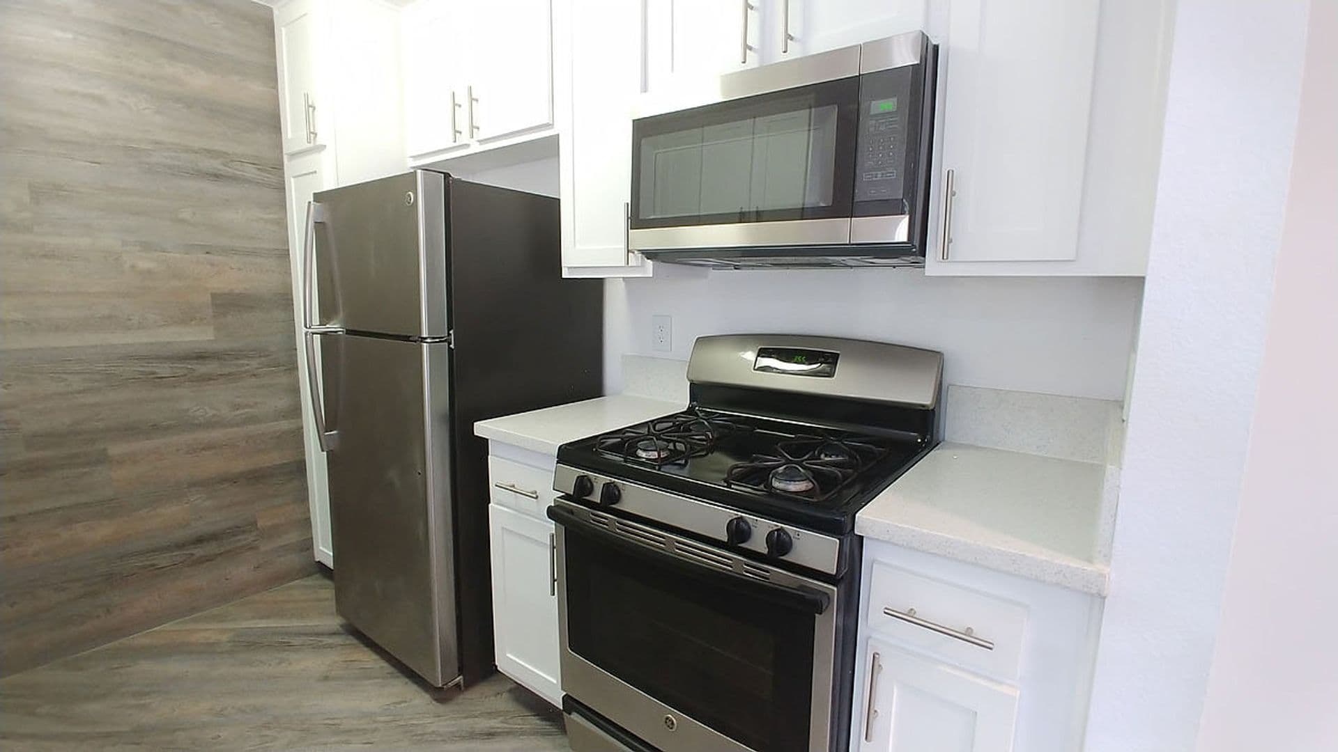 Toluca Lake Apartment: 10741 Camarillo St.