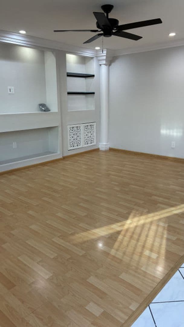 Van Nuys Apartment: 13805 Sherman Way