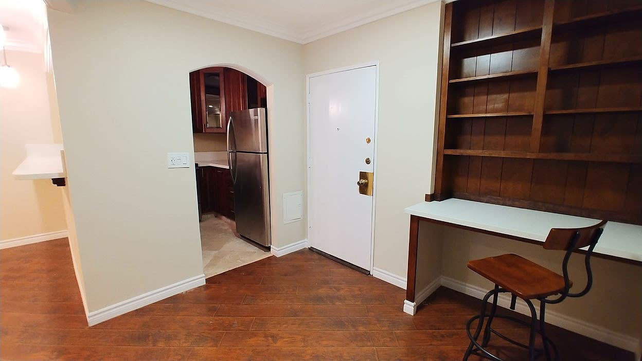 Hollywood Apartment: 1730 N. Gramercy Pl.