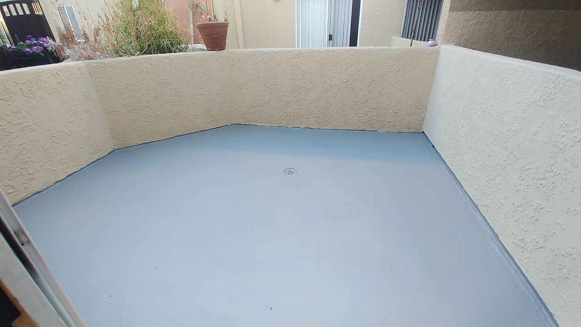Hollywood Apartment: 6010 Romaine St.