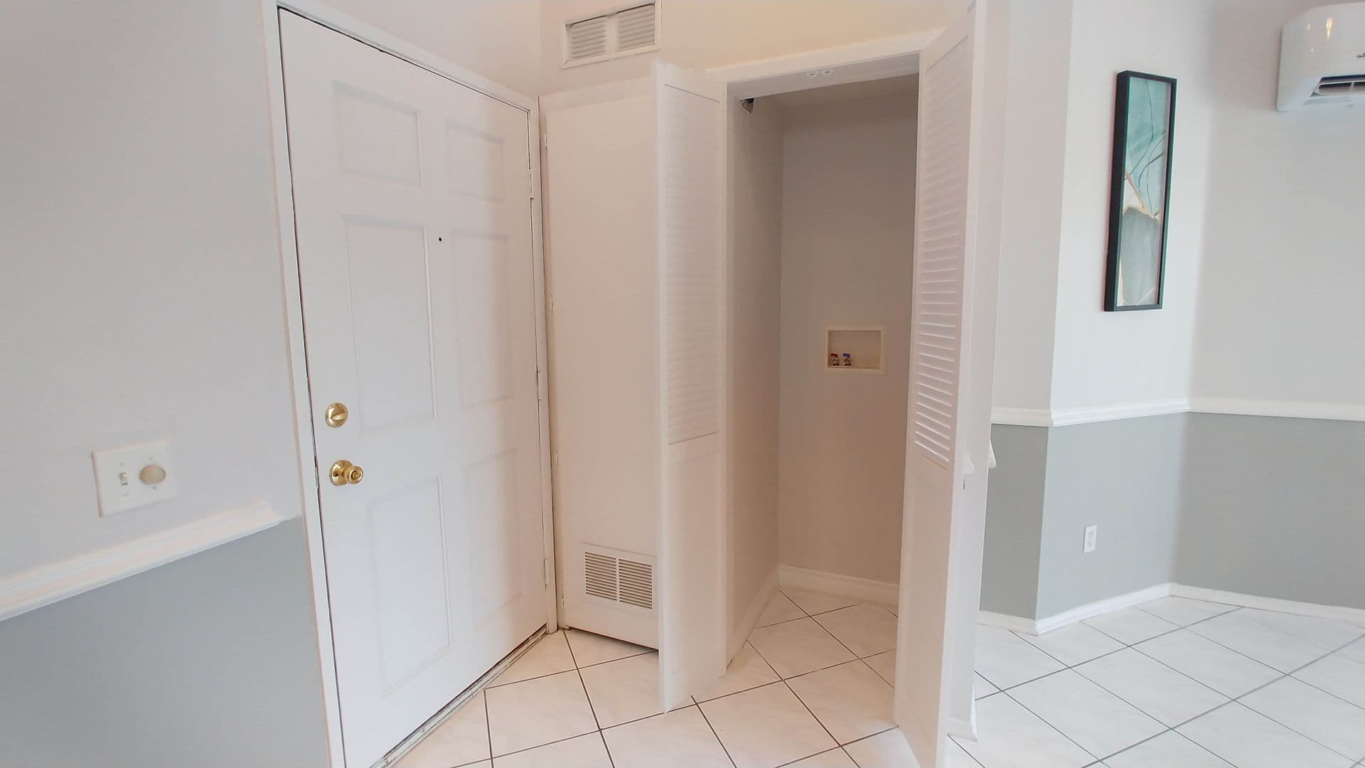 Hollywood Apartment: 6010 Romaine St.