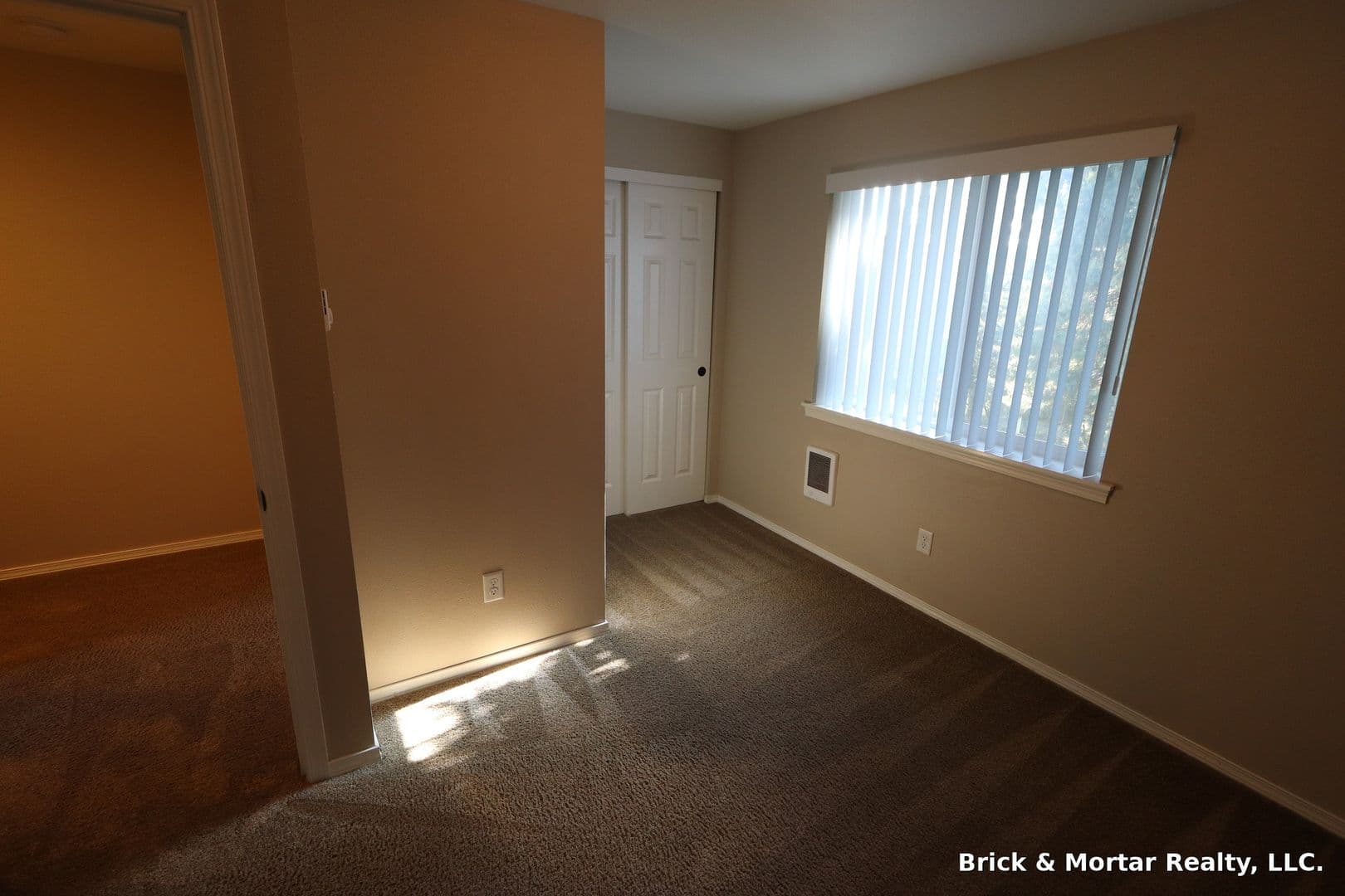 Salem Apartment: 3760-3774 Hawthorne Ave NE