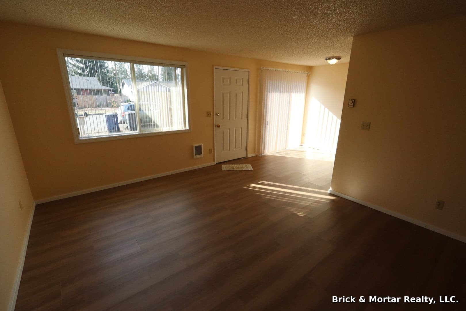 Sublimity Apartment: 115-117 Sw 9th St.