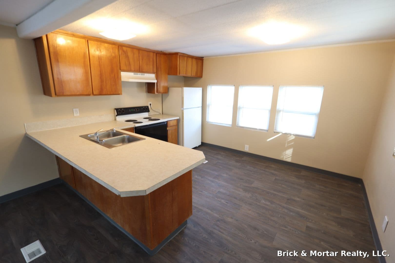 Lyons Apartment: 00640-45820 E. Lyons Mill City Dr.