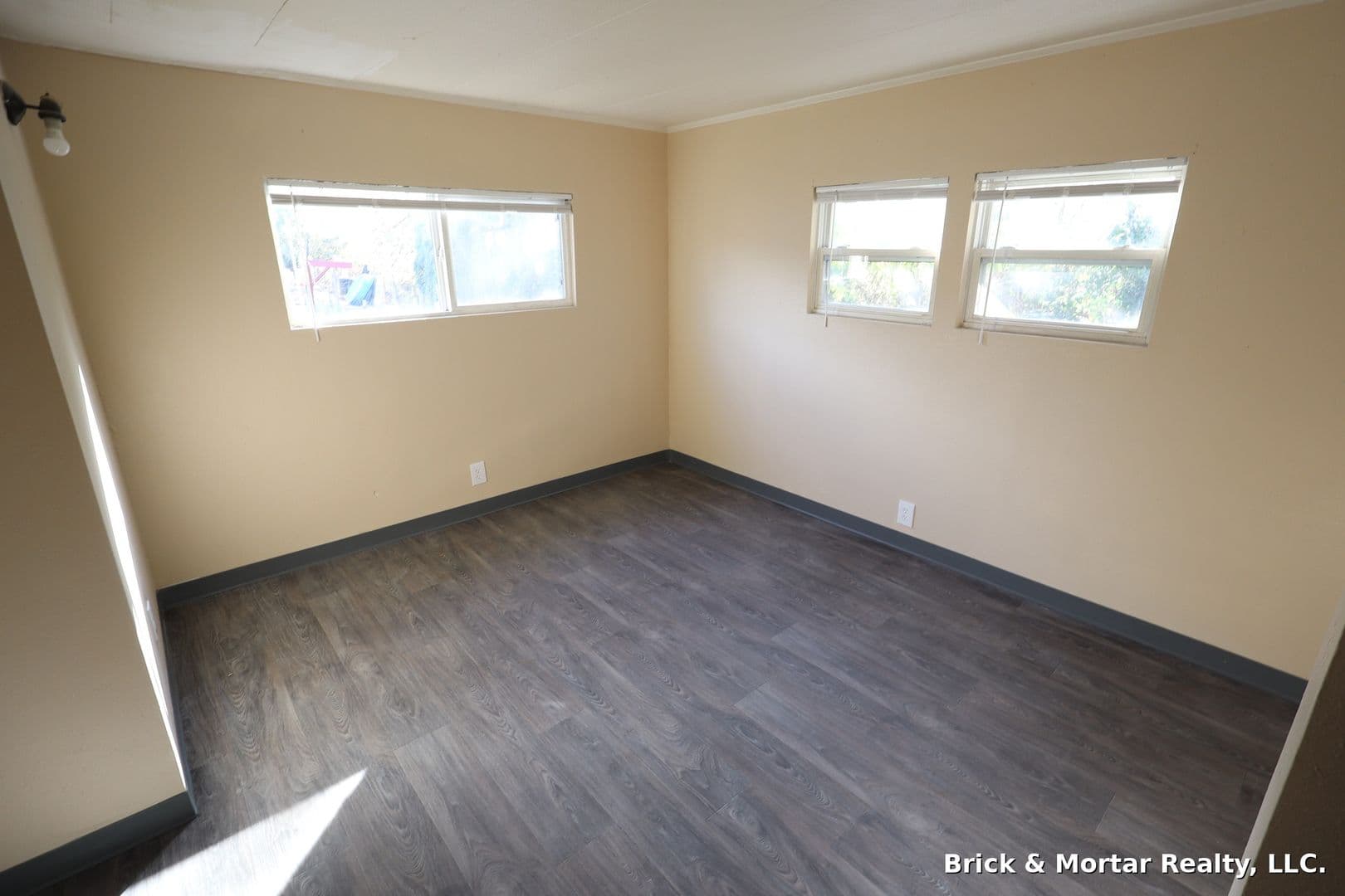 Lyons Apartment: 00640-45820 E. Lyons Mill City Dr.