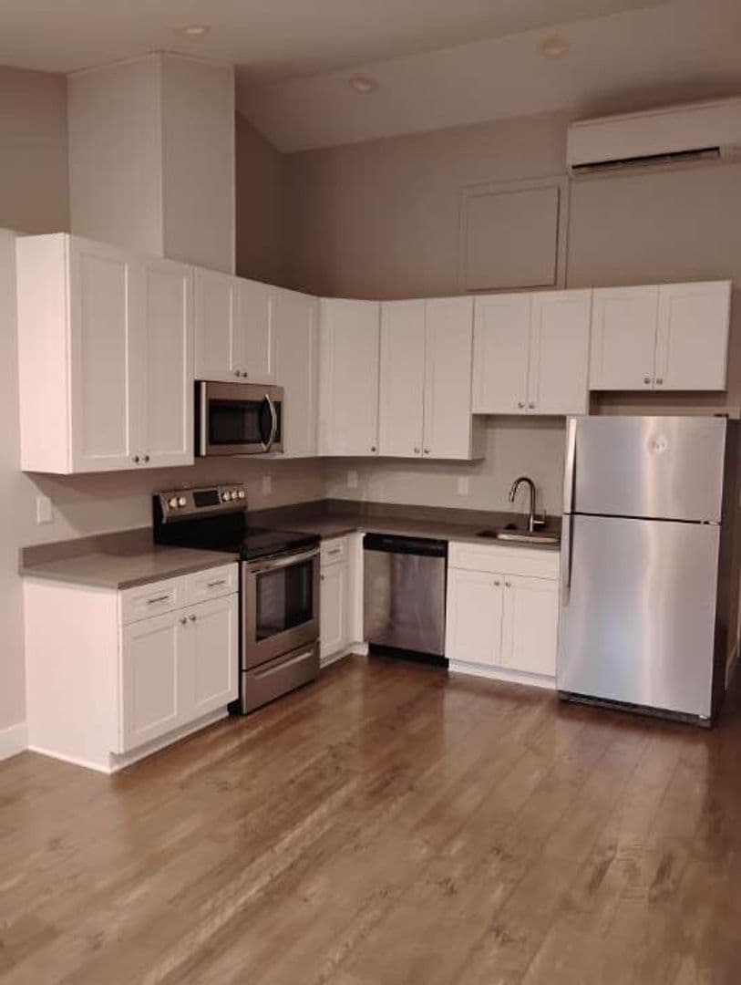 Mill City Apartment: 300 NW Santiam BLVD