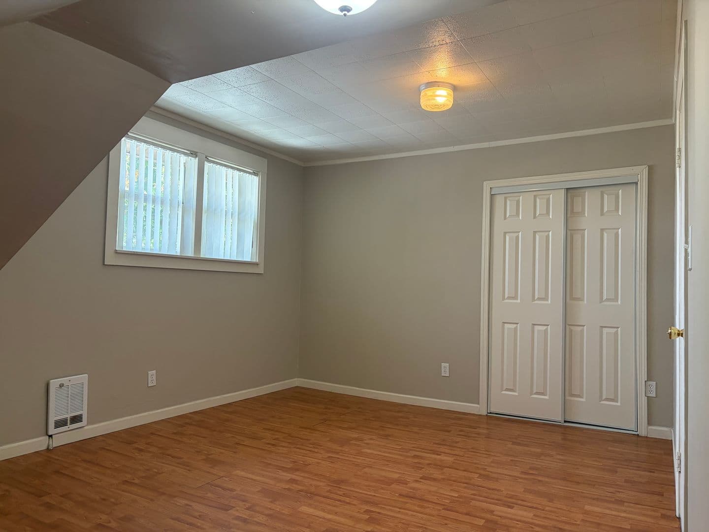 Eugene Apartment: 946-950 W 7th Ave