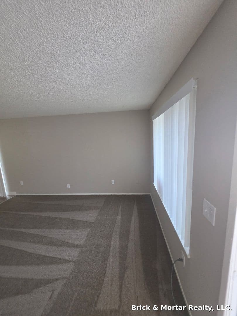 Independence Apartment: 110-182 I ST