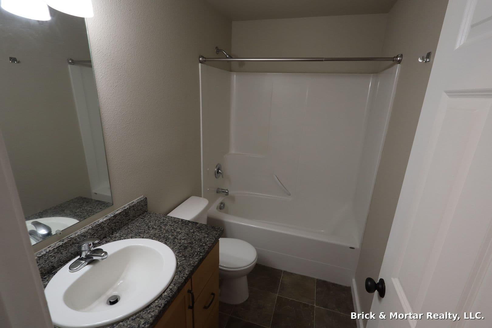 Salem Apartment: 3760-3774 Hawthorne Ave NE