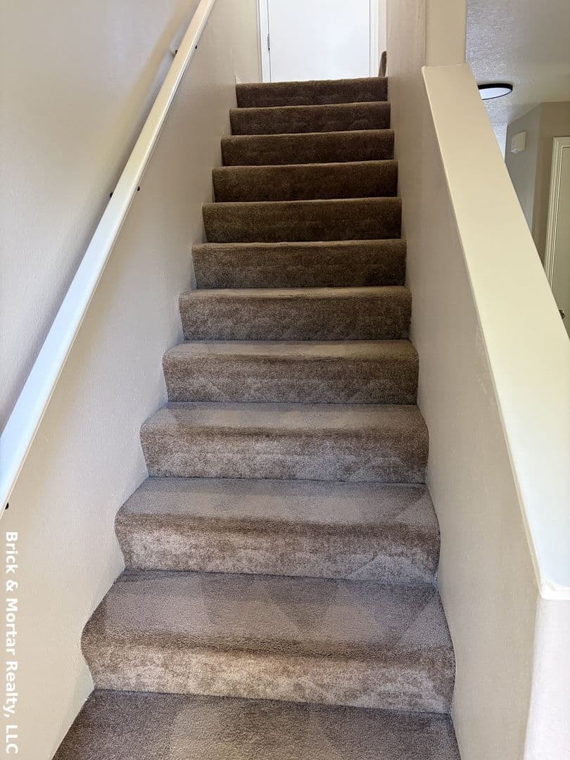 Molalla Apartment: 300 Kennel Ave