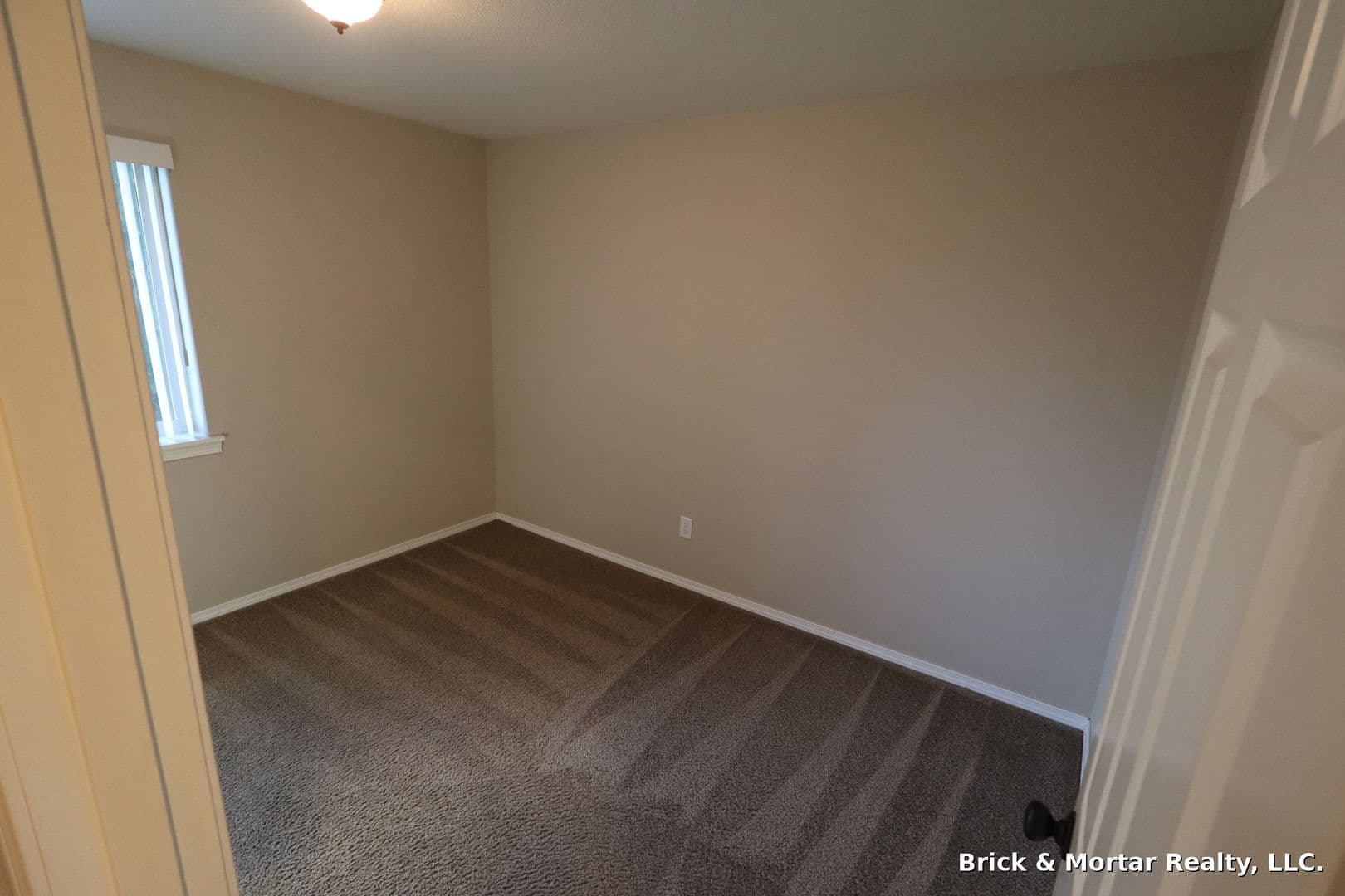 Salem Apartment: 3760-3774 Hawthorne Ave NE