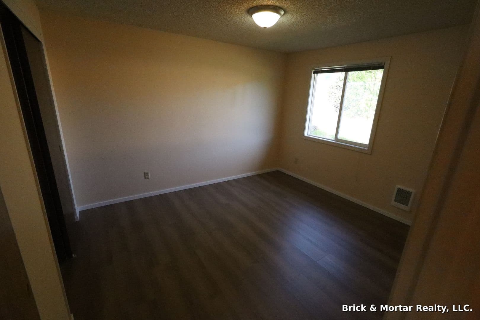 Sublimity Apartment: 115-117 Sw 9th St.