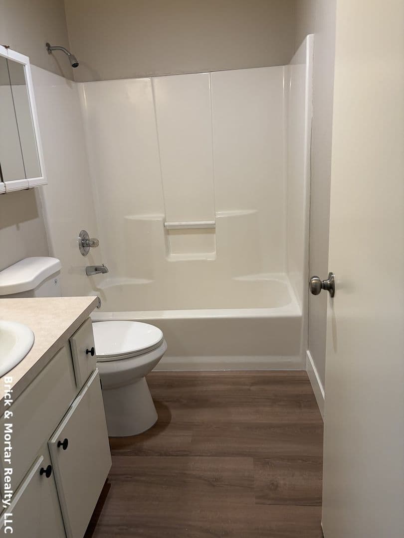 Molalla Apartment: 300 Kennel Ave