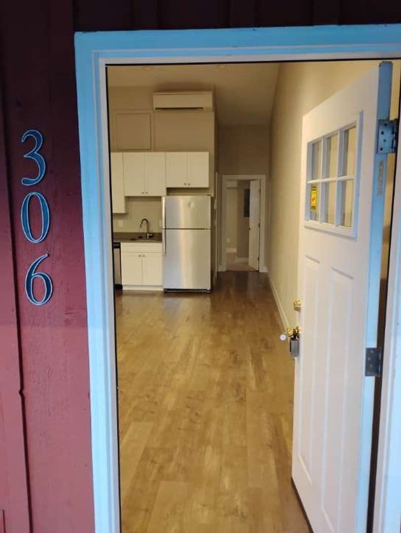 Mill City Apartment: 300 NW Santiam BLVD
