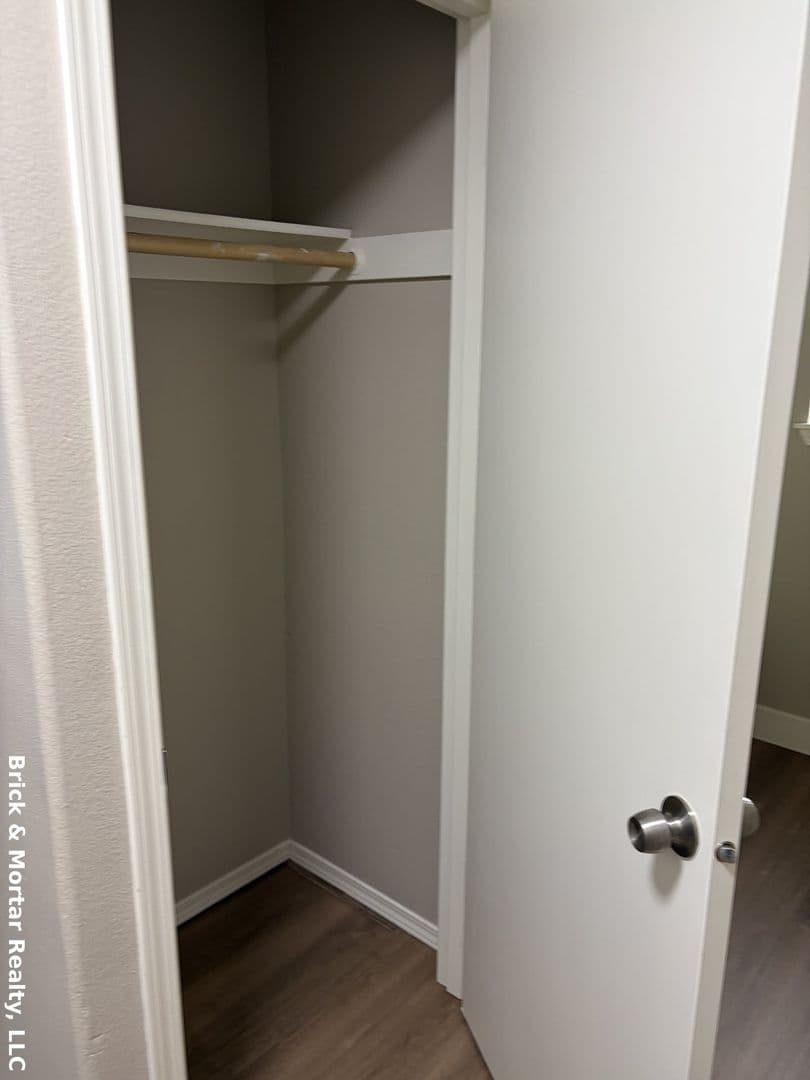 Molalla Apartment: 300 Kennel Ave