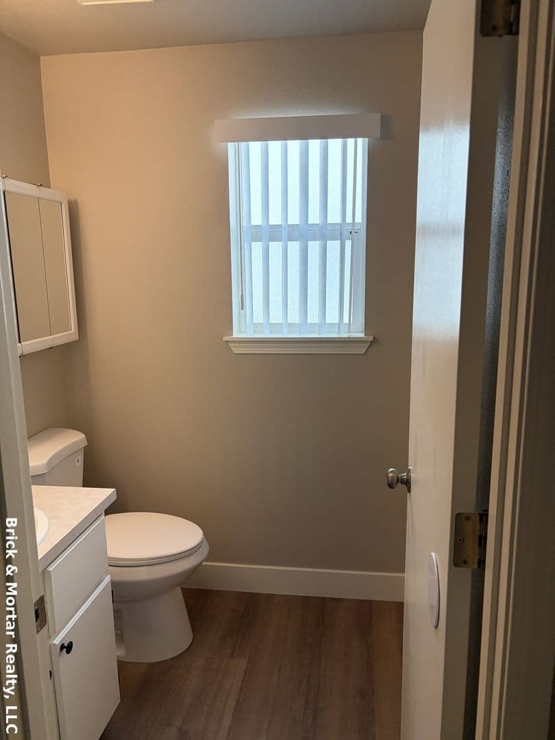 Molalla Apartment: 300 Kennel Ave