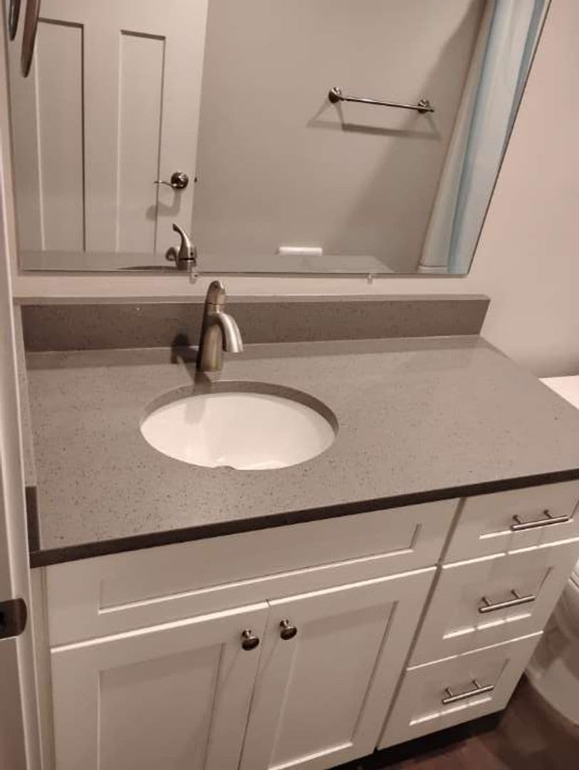 Mill City Apartment: 300 NW Santiam BLVD