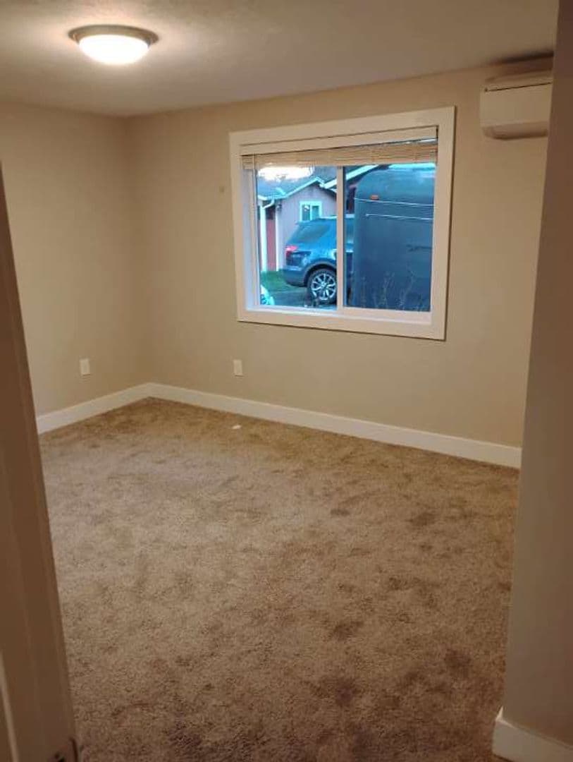 Mill City Apartment: 300 NW Santiam BLVD