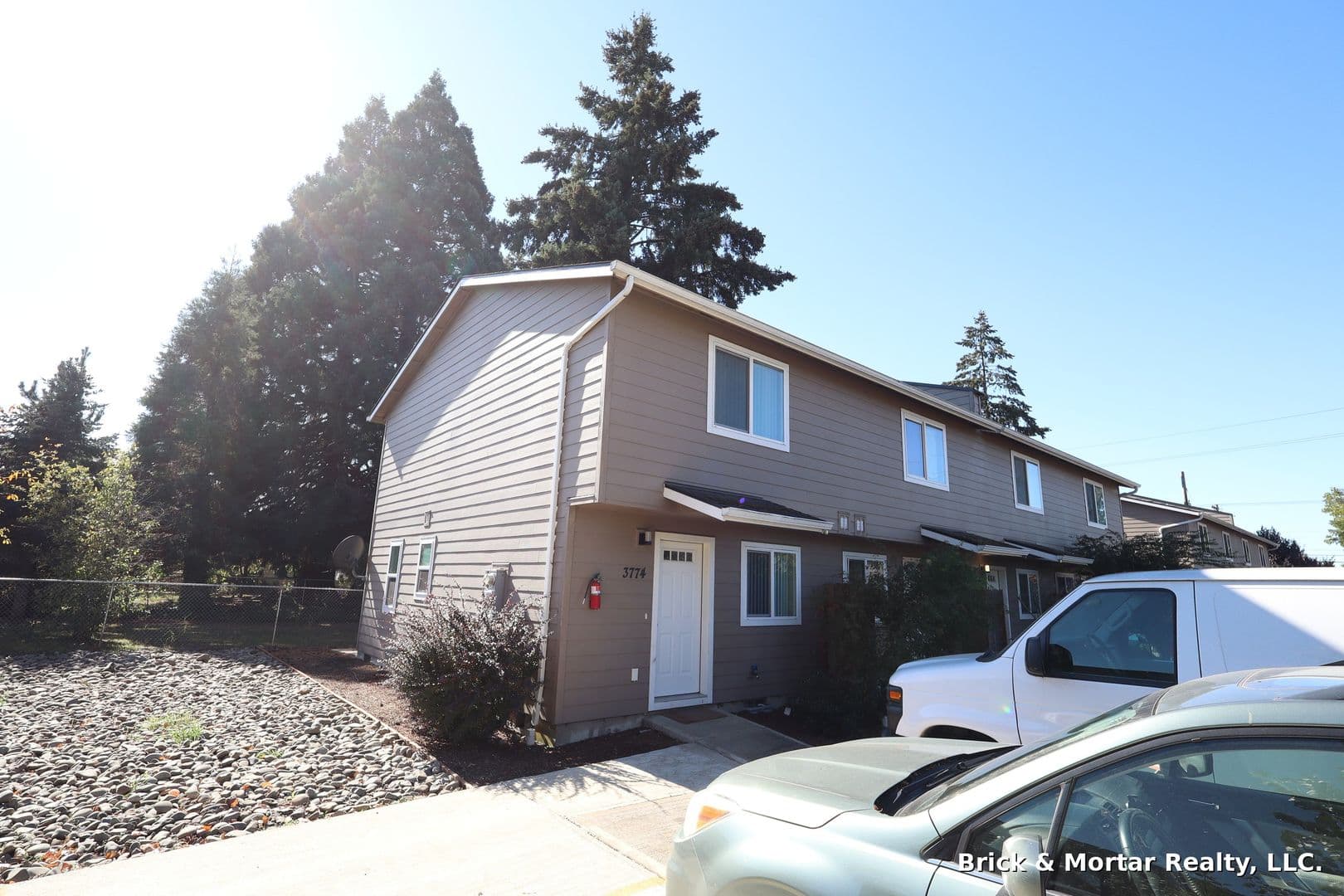 Salem Apartment: 3760-3774 Hawthorne Ave NE