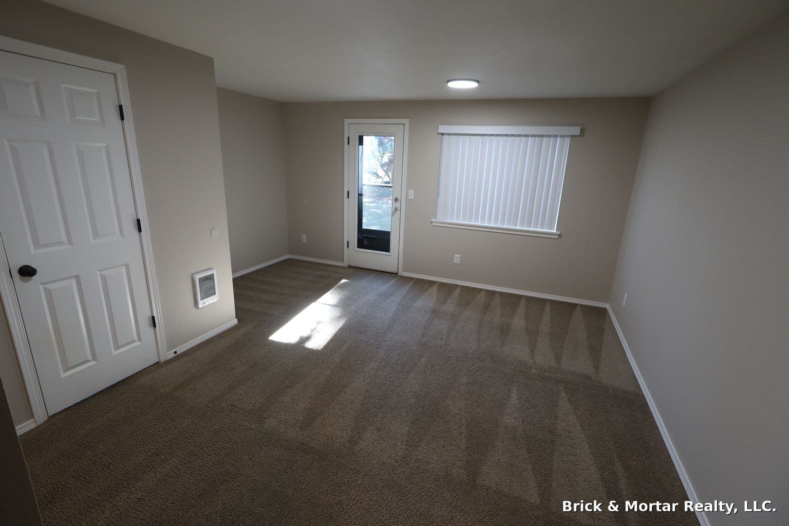Salem Apartment: 3760-3774 Hawthorne Ave NE