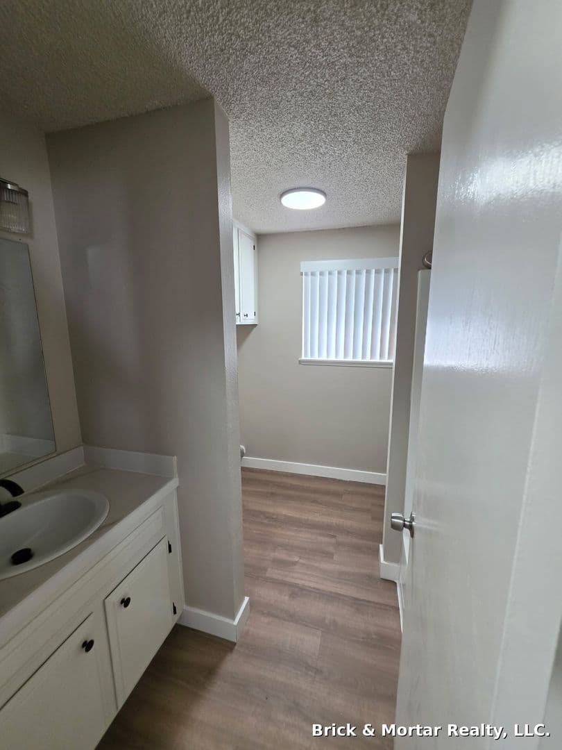 Independence Apartment: 110-182 I ST