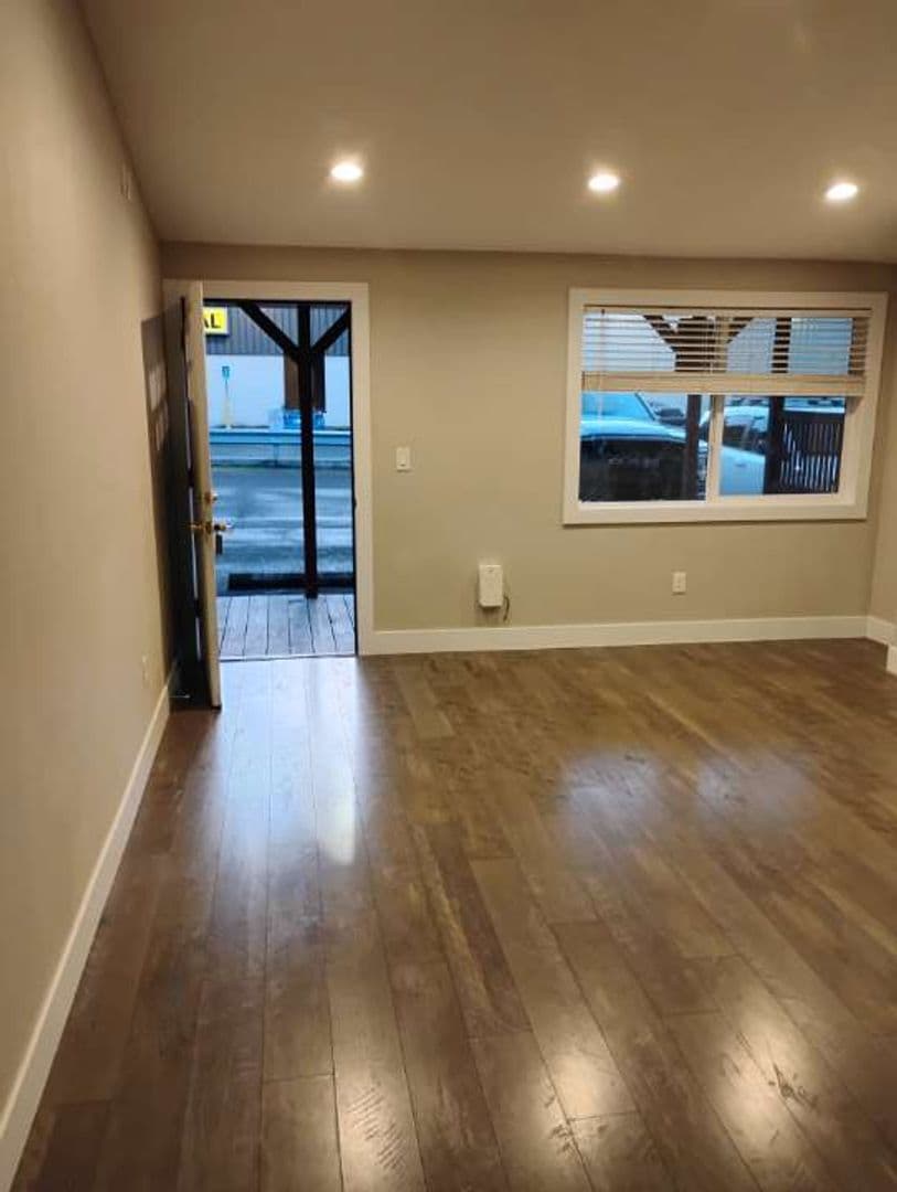 Mill City Apartment: 300 NW Santiam BLVD