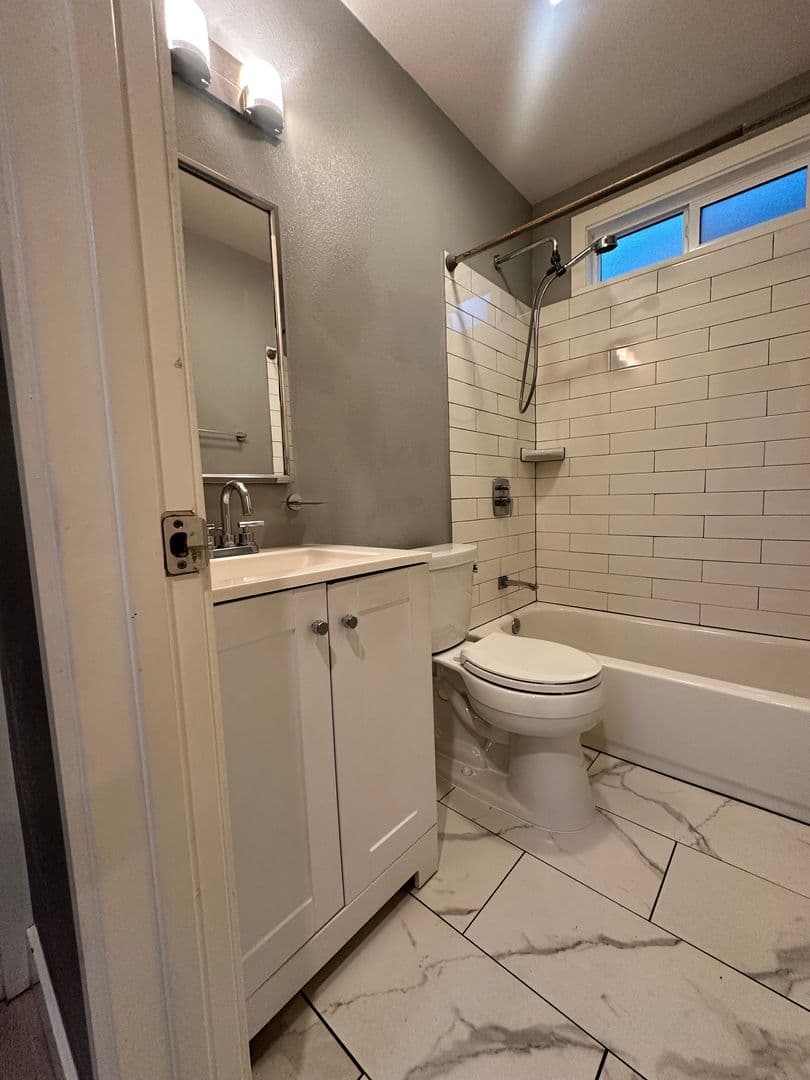 Martinez Apartment: 1131 Warren St & 1524 Willow - 1534 Willow #D