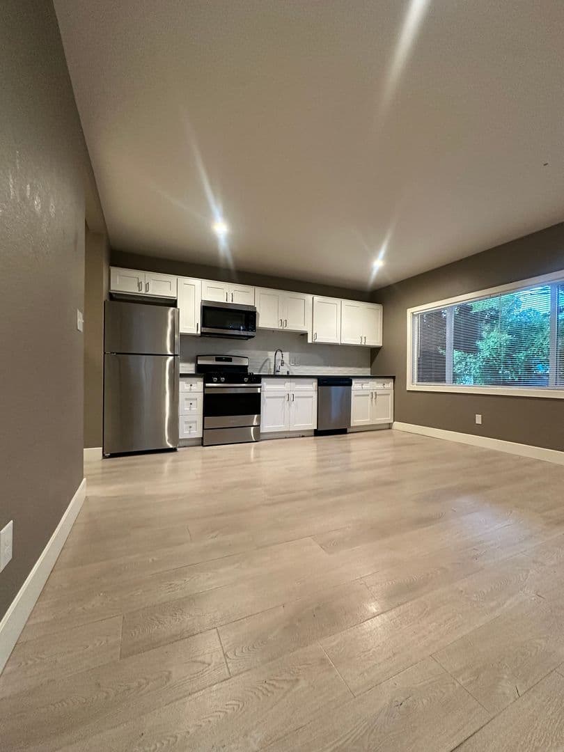 Martinez Apartment: 1131 Warren St & 1524 Willow - 1534 Willow #D