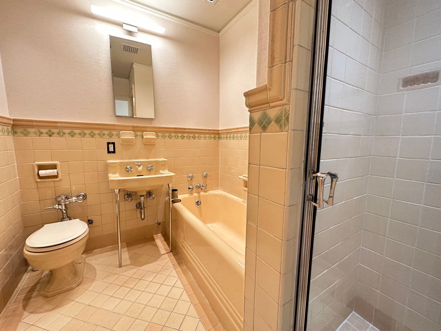 San Francisco Apartment: 2090 Broadway Street