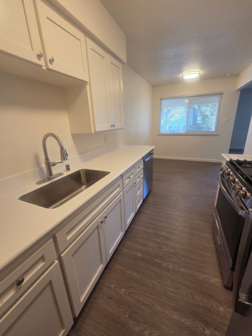 Roseville Apartment: 1813 Piedmont Way