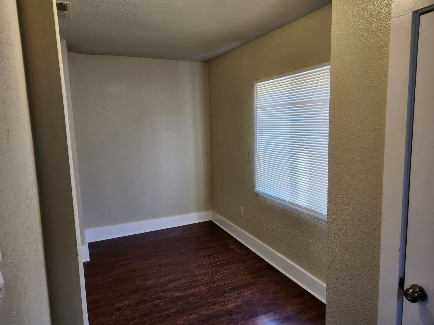 Sacramento Apartment: 3448 Y Street