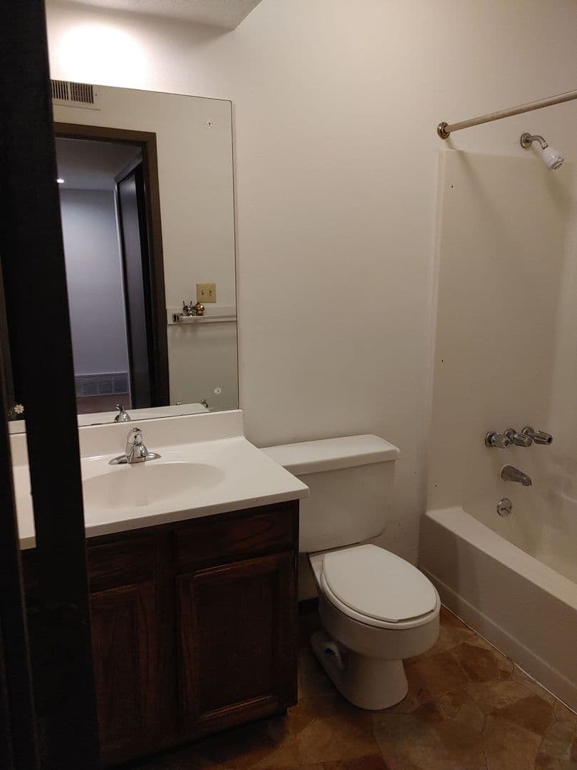 Cape Girardeau Apartment: 616 BOXWOOD
