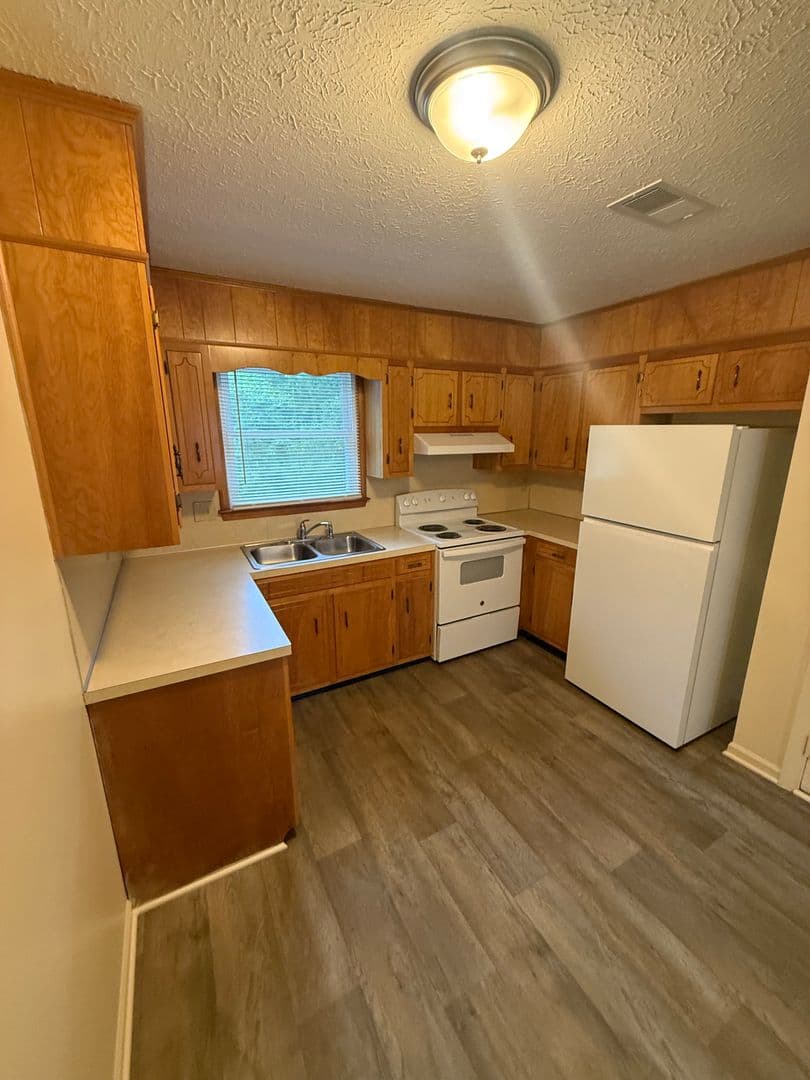 Danville House: 2165 North Main St. Apt 04