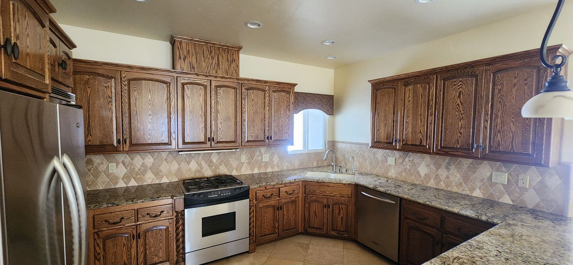Grover Beach House: 690 Balboa