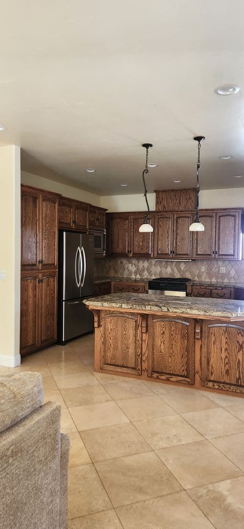 Grover Beach House: 690 Balboa