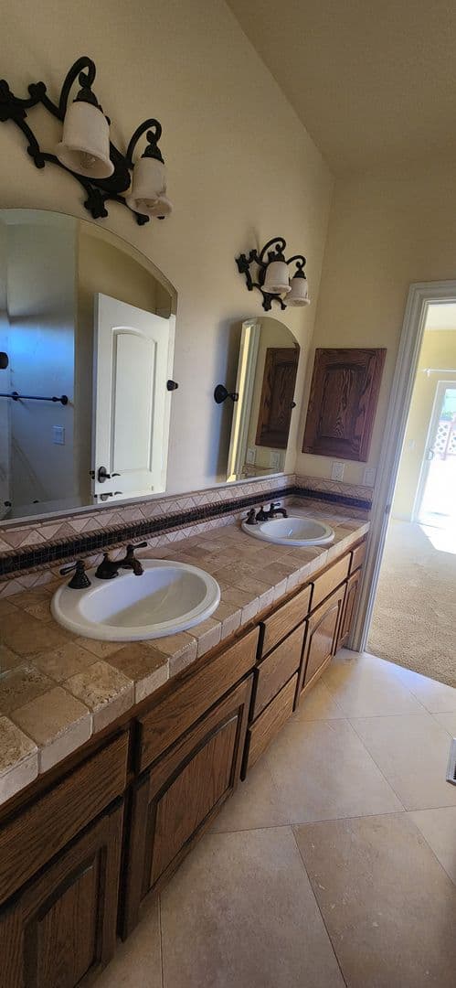 Grover Beach House: 690 Balboa