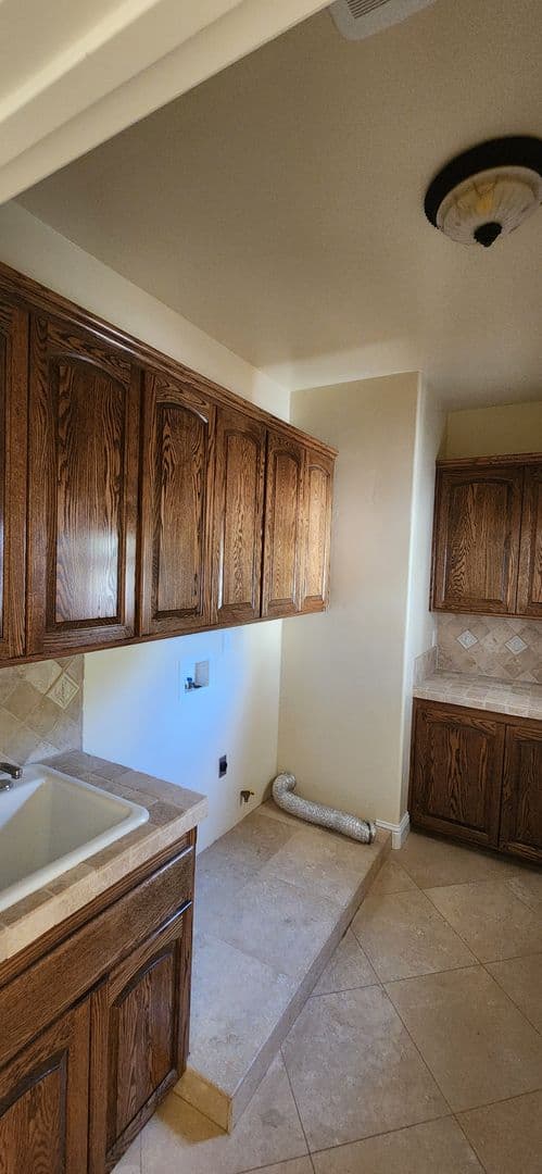 Grover Beach House: 690 Balboa